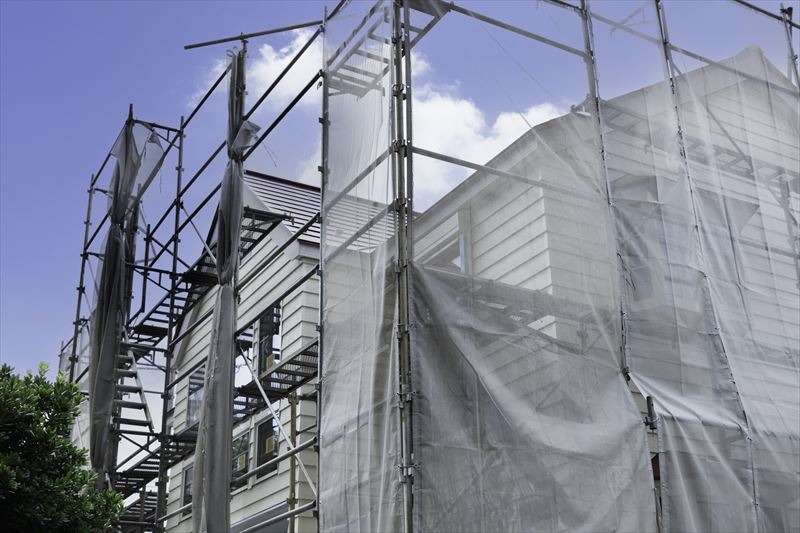 屋根塗装で足場が必要な理由